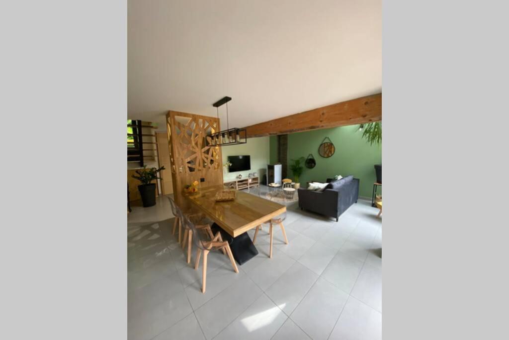 Vila Les Dependances Courtivron Exteriér fotografie